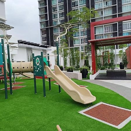 Putrajaya Bangi Serdang Homestay Exterior foto